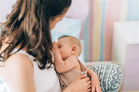 ماذا يحدث لعظام الأم أثناء الرضاعة الطبيعية؟