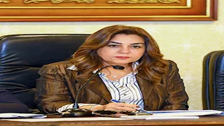 صور.. إزالة عقار مخالف على مساحة 1000 متر بعين شمس