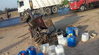 محمل بمادة كاوية.. 10 مصابين في تصادم تروسيكل و3 سيارات على صحراوي البحيرة 