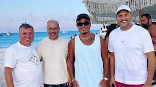 "أغلى الناس".. عماد زيادة ينشر صورة مع الهضبة وتامر مرسي في الساحل