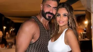 فستان قصير وبدلة كلاسيكية .. خالد سليم وزوجته يخطفان الأنظار في الجونة