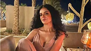 مروة الأزلي تخطف الأنظار بإطلالة جريئة في أحدث ظهور   