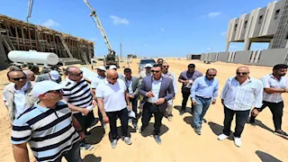 وزير الإسكان يتفقد مشروع مرافق الأراضي الصناعية ببرج العرب الجديدة