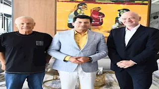 "أمةٌ فخورةٌ بكرة القدم".. إنفانتينو يلتقي بأشرف صبحي ويشيد بمصر