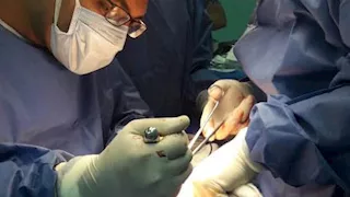نجاح جراحة دقيقة بـ"زايد التخصصي" لسيدة تعرّضت لانفجار بجدار البطن جراء حادث سير