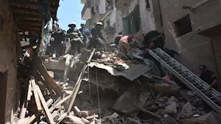 مصرع شخص وإصابة 4.. أول إجراء لمحافظ الشرقية بعد انهيار عقار الزقازيق -صور