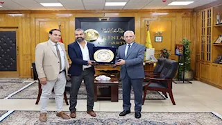 رئيس جامعة المنيا يكرم الدكتور إسلام الريحاني لفوزه بجائزة الدولة التشجيعية في الفنون