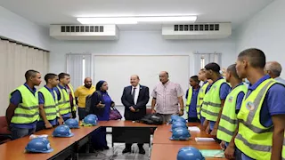 رئيس صرف الإسكندرية يحضر التدريب العملي لطلاب المدرسة الفنية - صور