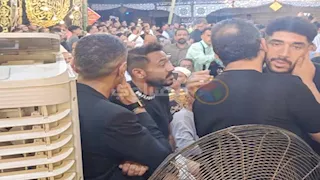 كهربا يقدم واجب العزاء في وفاة والد محمد الشناوي بكفر الشيخ (صور)