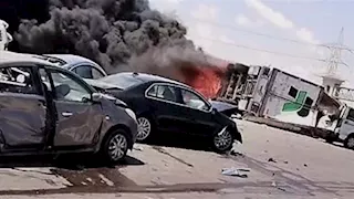 اشتعال وتفحم 4 سيارات.. إصابة 20 شخصًا في حادث مروع على طريق الضبعة بمطروح
