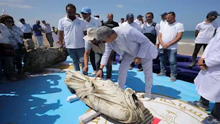 الأولى منذ 25 عامًا.. تفاصيل انتشال 3 قطع أثرية ضخمة من قاع البحر بالإسكندرية (صور) 