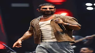 بـ"قميص شبك وخلخال".. 20 صورة لأغرب إطلالات أحمد سعد التي أثارت الجدل 