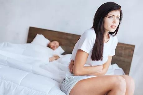أمراض تجعل العلاقة الحميمة تجربة مؤلمة للنساء 