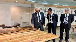 وزير التعليم يزور مدرسة "كوازاه" الفنية الصناعية في طوكيو 