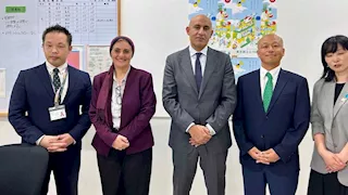 وزير التعليم يزور مدرسة "تاتشيكاوا ميدوري" كنموذج رائد لدعم الطلاب المتسربين