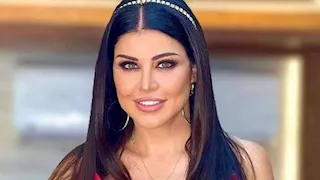 بالصور.. جومانا مراد تخطف الأنظار بفستان قطيفة في مهرجان الجونة السينمائي