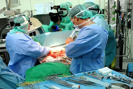 إنقاذ طفل أجنبي من مرض نادر بزراعة كبد ناجحة في القاهرة الفاطمية