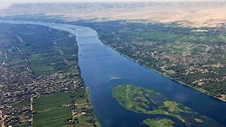 "أجسام غريبة تحلّق".. جدل واسع حول فيديو فضائي لنهر النيل