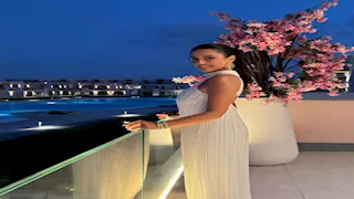 فستان أبيض صيفي.. درة تخطف الأنظار من أحدث ظهور في الساحل