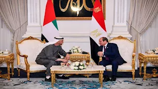 الرئيس السيسي يستقبل الشيخ محمد بن زايد بمطار العلمين