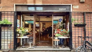 مقهى يقدم القهوة في "أطول طابور انتظار" بالعالم.. لهذا السبب