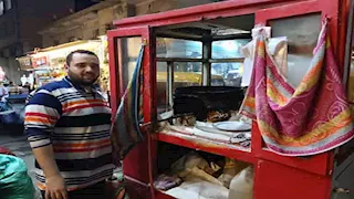 من الجد للحفيد.. "فطيرة السكر" تحولها أسرة في الشرقية إلى مهنة أصيلة لثلاثة أجيال