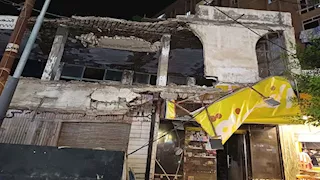 انهيار عقار قديم بشارع "شهر العسل" في الإسكندرية (صور)