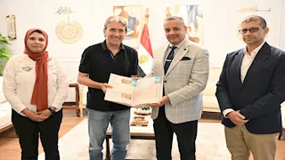 بالصور- محافظ جنوب سيناء يبحث إقامة مشروعات زراعية عضوية متكاملة