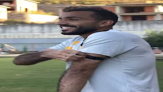 كهربا يشارك متابعيه صورة بالزي الإماراتي ومدرب الأهلي السابق يعلق