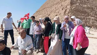 وزارة السياحة تنظم رحلة لأوائل الثانوية لزيارة المواقع الأثرية بالجيزة- صور