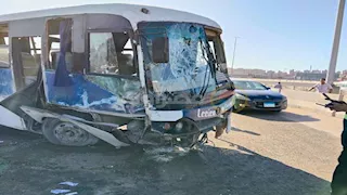 إصابة 10 أشخاص في انقلاب أتوبيس شركة بالطريق الدائري بالإسكندرية (صور)