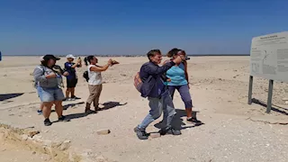 وفود سياحية متعددة الجنسيات تزور المناطق الأثرية بالمنيا 