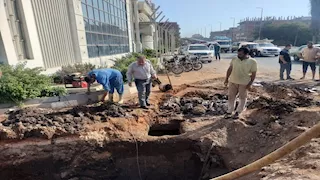 إصلاح كسر مفاجئ بخط مياه الأحرار في الشرقية 