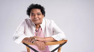 "ضي" و"بين البينين".. محمد منير يعود بقوة لنشاطه الفني