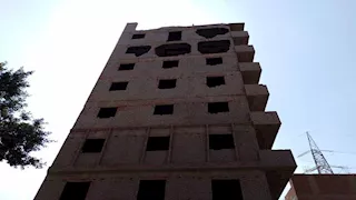 التنمية المحلية: رصد مخالفة عقار لرخصة البناء بالوراق وإزالة الأدوار المخالفة