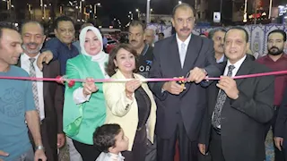 محافظ سوهاج يفتتح "أهلًا مدرستي" بتخفيضات تصل لـ 50% (صور)