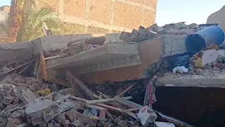بالأسماء.. ارتفاع عدد مصابي انهيار عقار قرية أبوشيل بأسيوط (فيديو وصور)