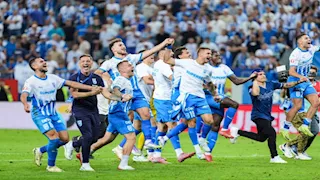 بالصور.. حكم يطرد معلق الاستاد في مشهد مثير للجدل