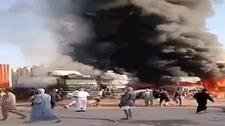 "جراج يتحول لكومة لهب".. النيران تلتهم 4 سيارات نقل بالشرقية (صور)