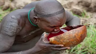 عالم غامض.. 10 صور لقبيلة يشرب أفرادها الدماء