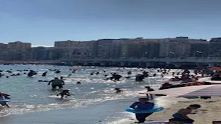 شواطئ الإسكندرية تسجل نسب إشغال قاربت 100% بعد انحسار "ملتم أغسطس" -صور