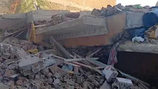 انهيار منزل ثلاثي الطوابق بكوم أبوشيل بأسيوط والبحث مستمر عن 5 مفقودين