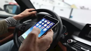 كيف تحافظ على تركيزك أثناء قيادة السيارة.. خطوات بسيطة