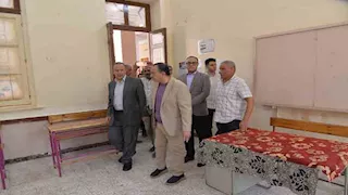 بالصور- محافظ أسيوط يتفقد اللجان استعدادا لانتخابات مجلس الشيوخ