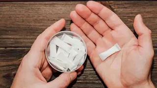 هوس أكياس الكافيين.. موضة بين المراهقين تثير قلق بعض الخبراء