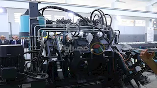  تدشين خط إنتاج أبراج الجهد العالي والفائق بمصنع الطائرات- صور