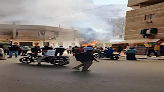 30 دقيقة نار ودخان.. 4 سيارات إطفاء تُنقذ ترعة الزمر من الحريق | صور وفيديو