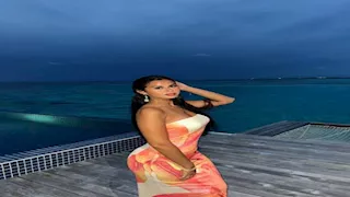 بـ"فستان جريء".. منة عرفة تنشر صورًا جديدة أمام البحر في المالديف