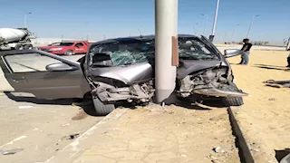 حادث تصادم سيارتين خلف النادي الأهلي بالتجمع