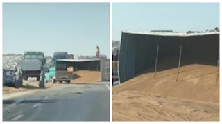 جبل من القمح يغلق الصحراوي.. تفاصيل انقلاب مقطورة بالمنيا (صور)